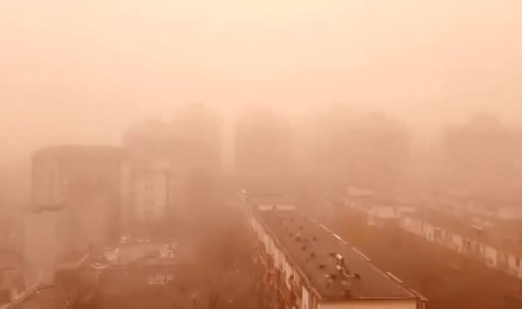 Çin’in başkenti Pekin’i kum fırtınası vurdu