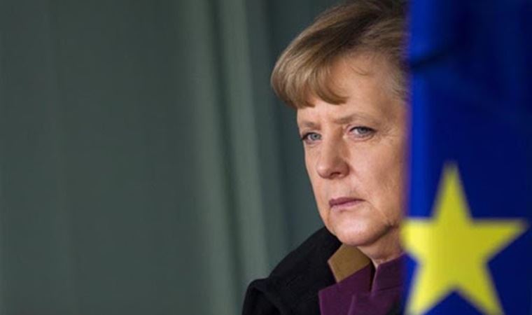 Almanya’da Merkel’in partisine anket şoku