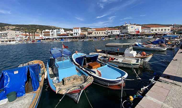 Foça'da kaçak av tepki: Balıklar büyümeden yakalanıyor