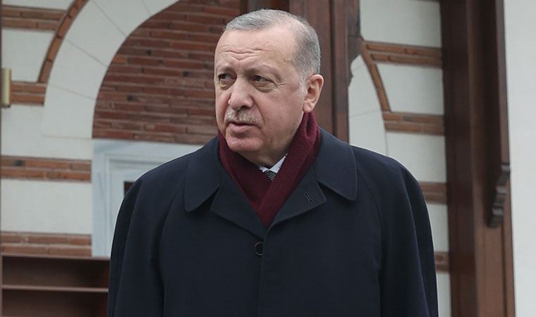 Erdoğan'dan gazeteciye uyarı: Çıkar şunu ya!