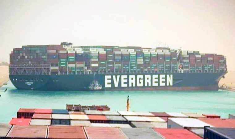 Süveyş Kanalı: Dev gemi Ever Given’ı kurtarma operasyonu nasıl yapılıyor?