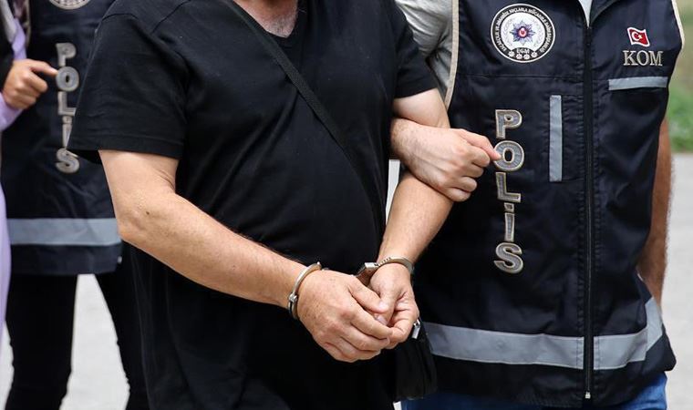 İzmir'de 75 yaşındaki kadının parası ile çeyrek altınını gasp eden 3 kişi tutuklandı
