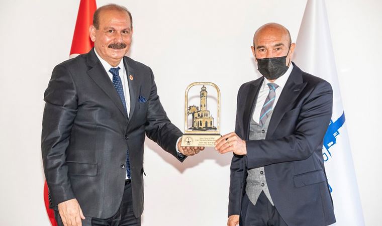 İzmir Konfederasyonu'ndan Tunç Soyer'e ödül