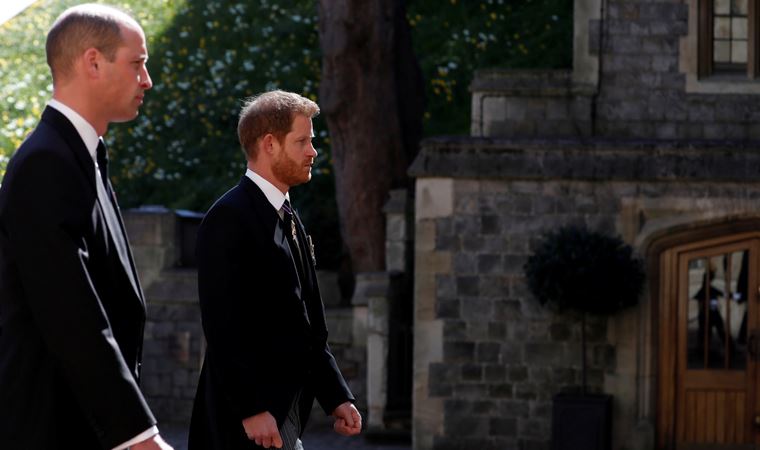 Prens William ve Prens Harry'nin cenazedeki diyaloğunu deşifre edildi