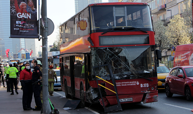 Çift katlı İETT otobüsü kaza yaptı: 1 ölü, 1 yaralı
