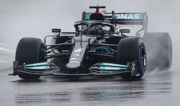 Formula 1'de Mercedes pilotları 18 inçlik lastikleri denedi