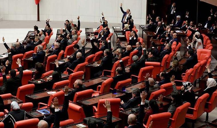 CHP’li vekillerin ‘Emekliye bayram ikramiyesi bin 500 TL olsun’ teklifi, AKP ve MHP oylarıyla reddedildi