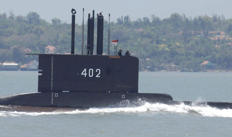 Endonezya'da kaybolan denizaltıdaki 53 kişi hayatını kaybetti