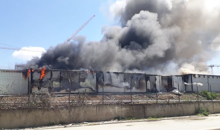 Esenler'de inşaat işçilerinin kaldığı konteynerlerde yangın