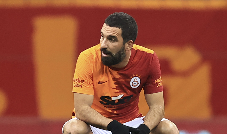 Galatasaray'da Arda Turan konuştu, camia TFF'yi yerden yere vurdu