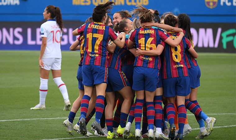 Barcelona Kadınlar Şampiyonlar Ligi'nde kupanın sahibi oldu