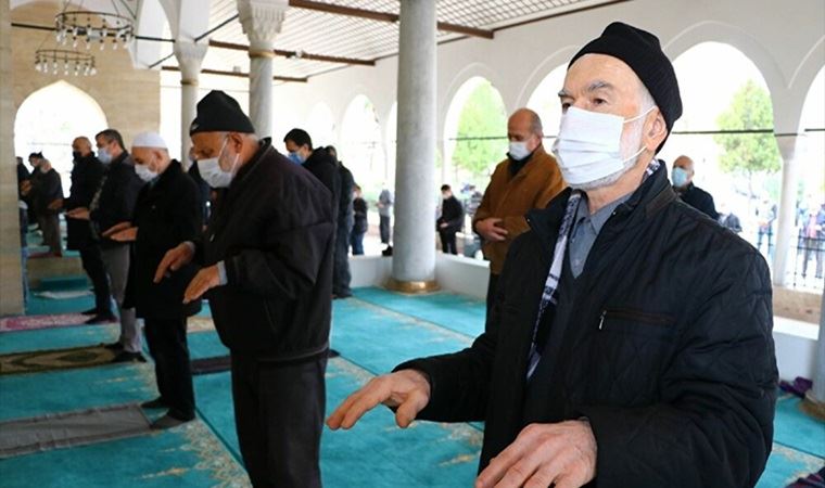 Yozgat'ta çiftçiler 'yağmur duası'na çıktı, kurban kesti