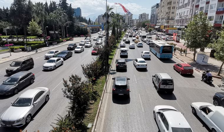 Antalya'da tam kapanma sonrası trafik kilitlendi