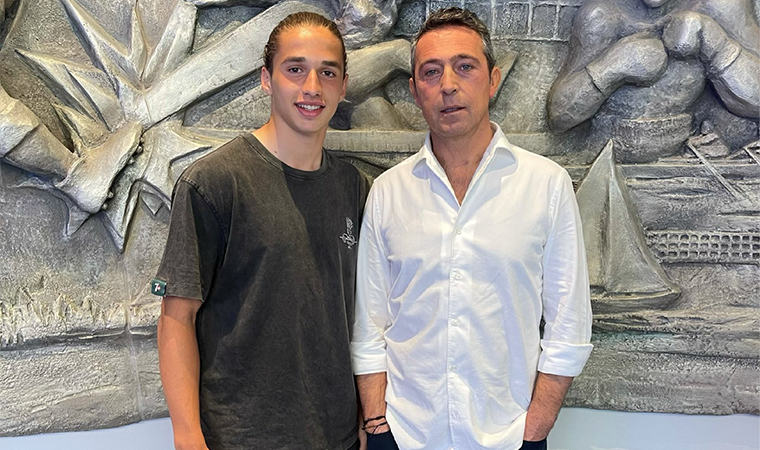 Arda Onur Kurtulan, Fenerbahçe ile profesyonel sözleşme imzaladı