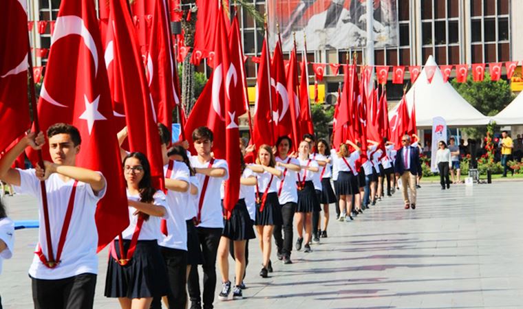 İzmir iş dünyası 19 Mayıs’ı kutladı: Cumhuriyet ateşini her zaman canlı tutacağız