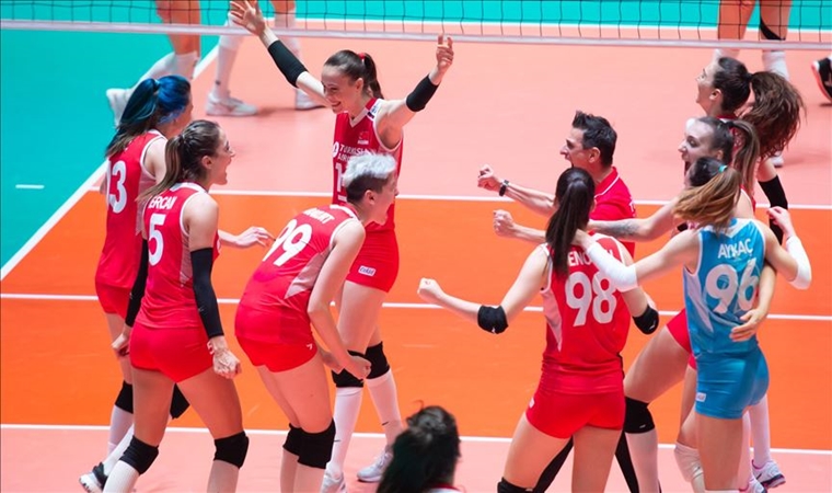 A Milli Kadın Voleybol Takımı, Sırbistan'ı final setinde geçti