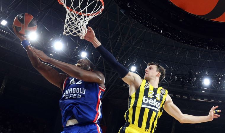 Baskette Anadolu Efes ile Fenerbahçe Beko şampiyonluk için!