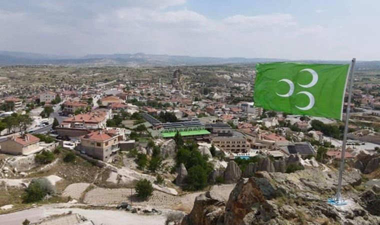 Nevşehir Ortahisar'da kaleye üç hilalli yeşil bayrak çekildi: 