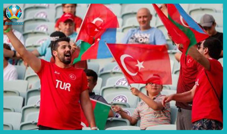 Bakü sokaklarında maç öncesi 'Türkiye' sesleri
