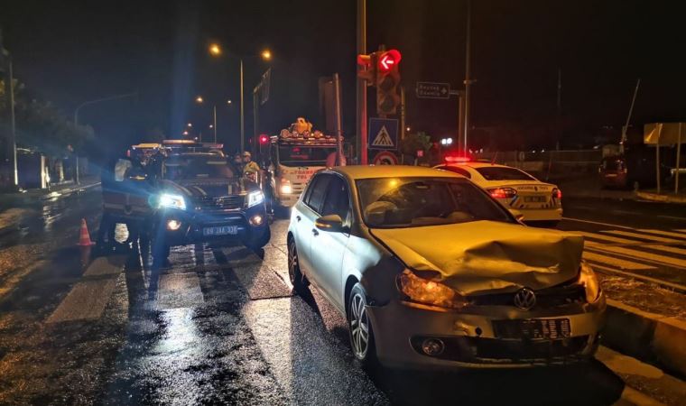 Jandarma ekip otosu otomobille çarpıştı: 2'si uzman çavuş 8 yaralı