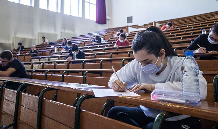 İş bulamayan üniversiteliler sınava yeniden hazırlanıyor