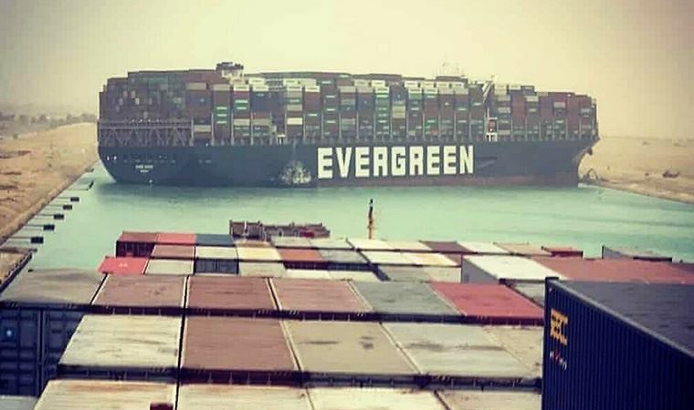 Mısır Süveyş Kanalı'nı kapatan geminin sahibi firma ile tazminat konusunda anlaştı