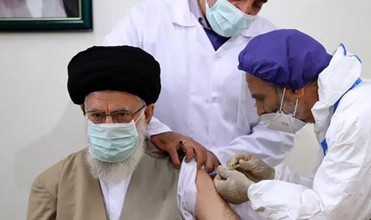 İran'ın dini lideri Hamaney koronavirüs aşısı oldu