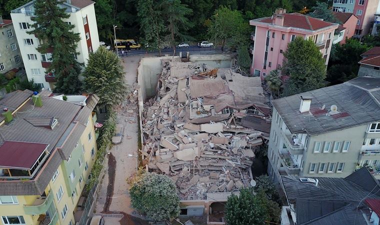 Sarıyer Bahçeköy'de daha önce boşaltılan 9 katlı bina çöktü