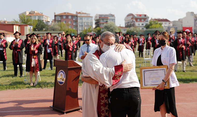 Trakya Üniversitesi'nde ağlatan diploma töreni
