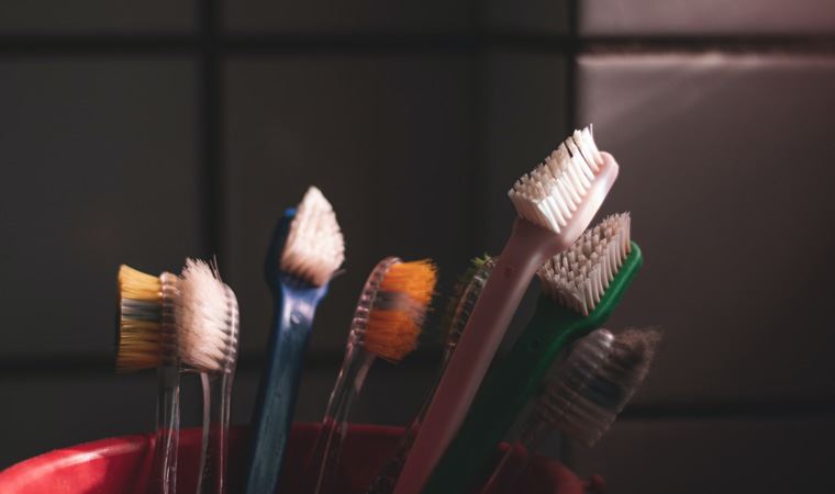 Araştırma: Diş fırçalamak ve diş ipi kullanmak bunamaya karşı koruma sağlayabilir www.cafemedyam.com 