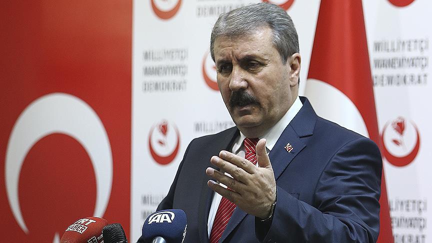 <p>BBP Genel Başkanı Mustafa Destici, bayramı Eskişehir'de, Demokrat Parti Genel Başkanı Gültekin Uysal ise memleketi Afyonkarahisar'da karşılayacak.<br></p>