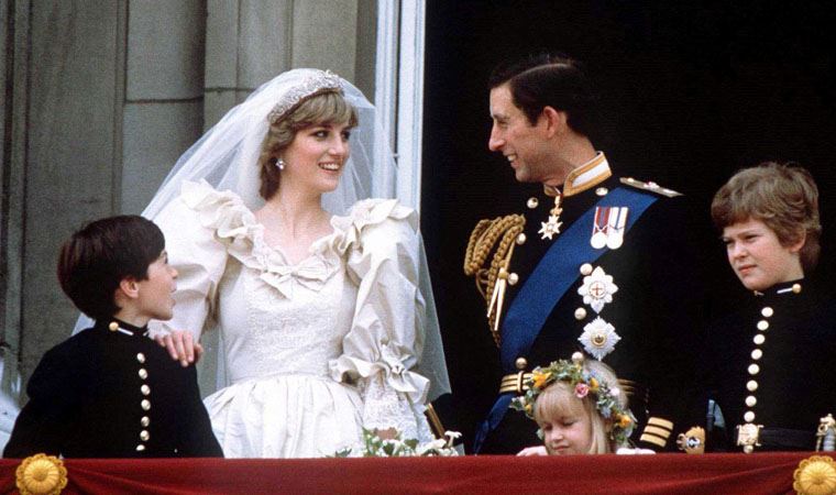 Prenses Diana ile Prens Charles'ın düğün pastası 40 yıl sonra satışa çıkarılıyor