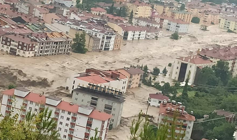 Karadeniz felaketi yaşıyor: Kastamonu ve Sinop'u sel vurdu