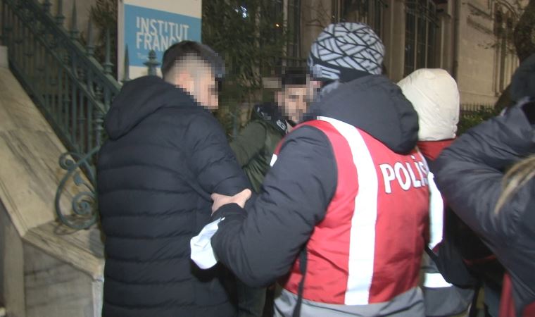 Taksim'de taciz iddiası: 2 gözaltı