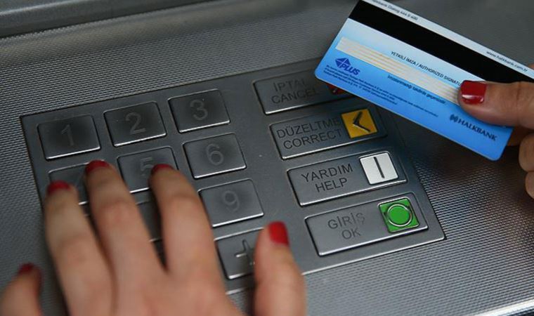 İstanbul’da bir ATM’ye yerleştirilmiş kart kopyalama cihazı bulundu
