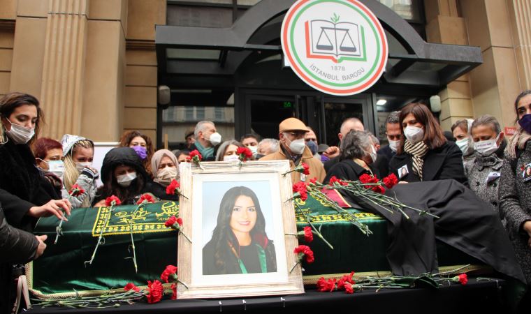 Tuzla'da öldürülen Avukat Dilara Yıldız için İstanbul Barosu önünde tören