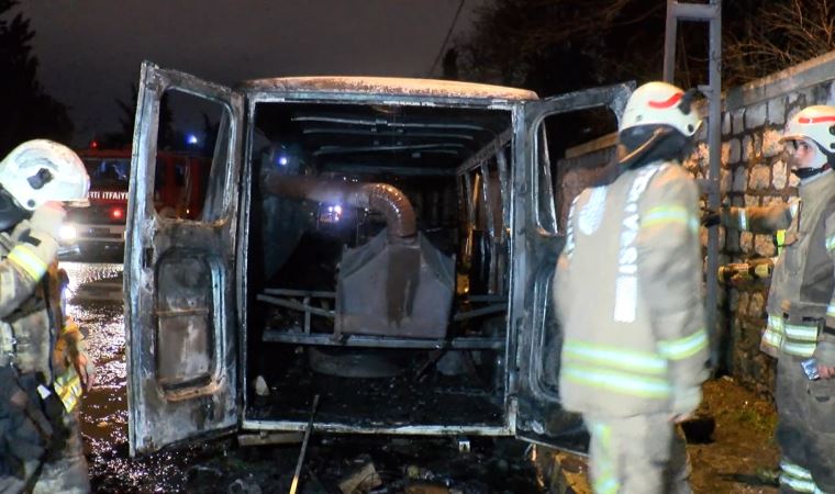 Köfteci olarak kullanılan minibüs yandı, sahibi kundaklandığını söyledi
