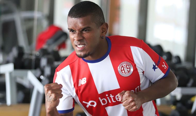 Antalyaspor, Brezilyalı futbolcu Fernando Lucas Martins'i kadrosuna kattı