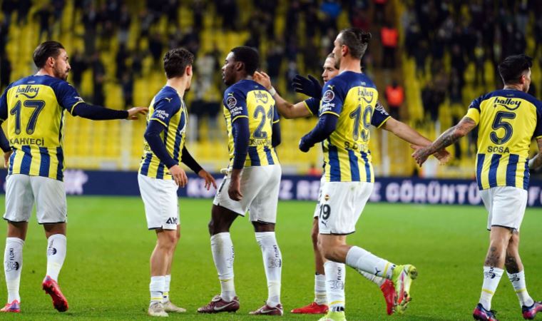 Fenerbahçe geriden gelerek kazanmasını bildi!