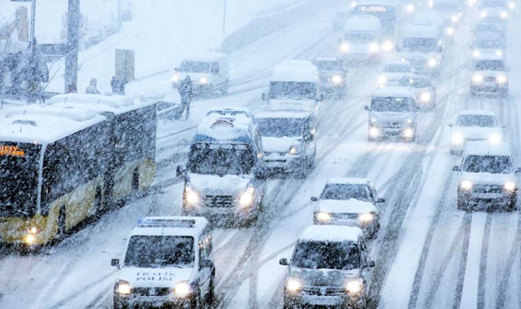 İstanbul'da kar alarmı... Otomobil sahiplerine uyarı: Üzerinde mutlaka bu harfler yazmalı