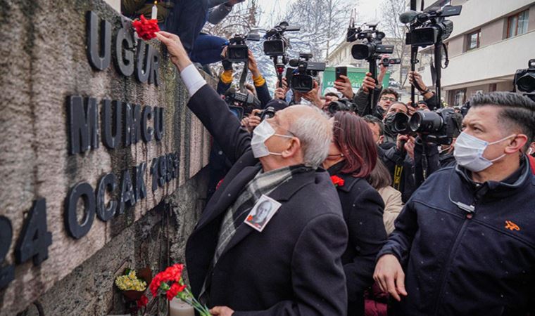 Kemal Kılıçdaroğlu, Uğur Mumcu'yu evinin önünde andı