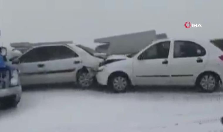 İran’da yoğun kar yağışı: Mahsur kalan 880 kişi kurtarıldı