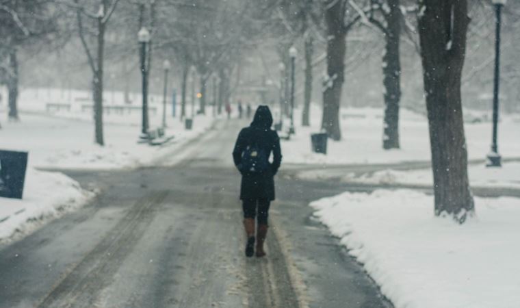Karlı ve kaygan yolda nasıl yürünmeli?