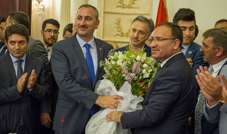 Son dakika | Adalet Bakanı Abdülhamit Gül istifa etti,  yerine Bekir Bozdağ atandı