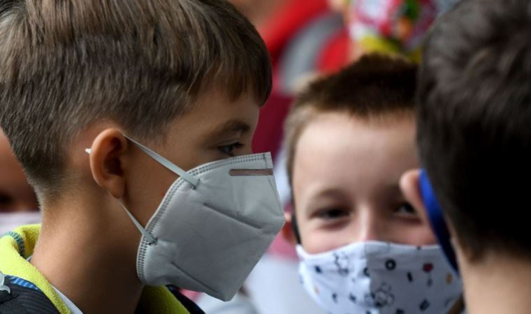 Uzmandan kritik uyarı: 'Covid-19 çocuklarda saklı virüsleri tetikliyor'