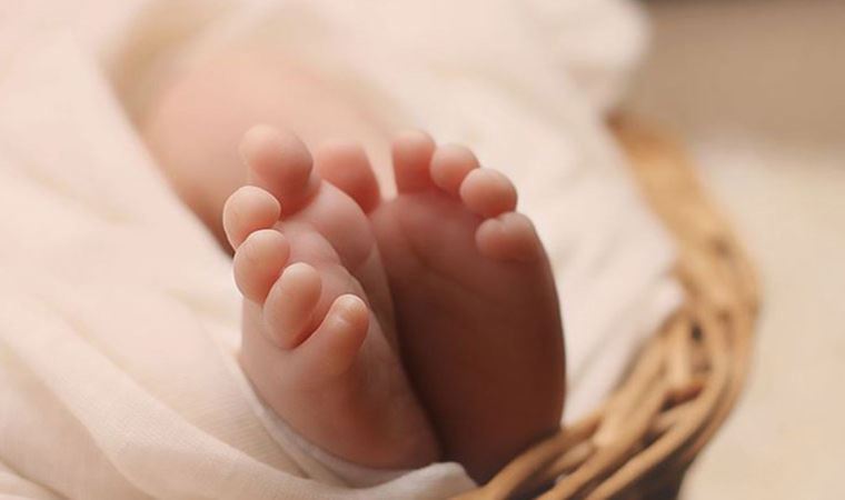 Uçakta akıl almaz olay: Tuvalette yeni doğmuş bebek bulundu