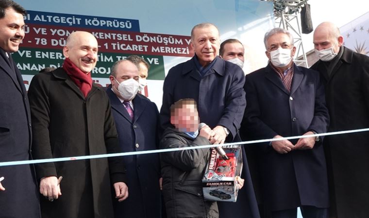 Çocuğu oya alet etti: Erdoğan'ın Trabzon'da mikrofon uzattığı çocuk Kemal Kılıçdaroğlu'na 'hain' dedi