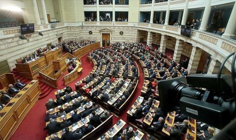 Türkiye'de üretilen maskeler, Yunan Parlamentosunda tartışma yarattı