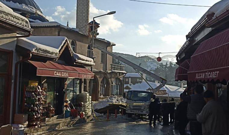 Bolu'da caminin sundurması çöktü: 5 kişi yaralandı