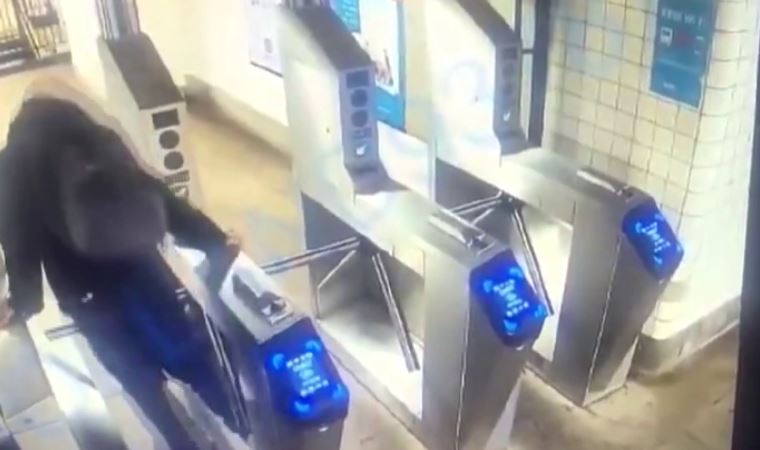 ABD’de metro turnikesinden atlamak isteyen kişi yaşamını yitirdi
